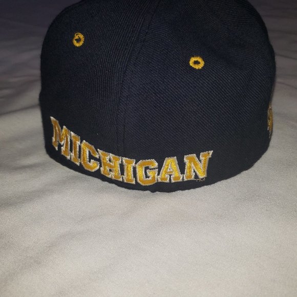 Vtg  University Michigan Wolverines Fitted Size 7 1/8 Hat  80% Acrylic  20% Wool - Picture 3 of 9
